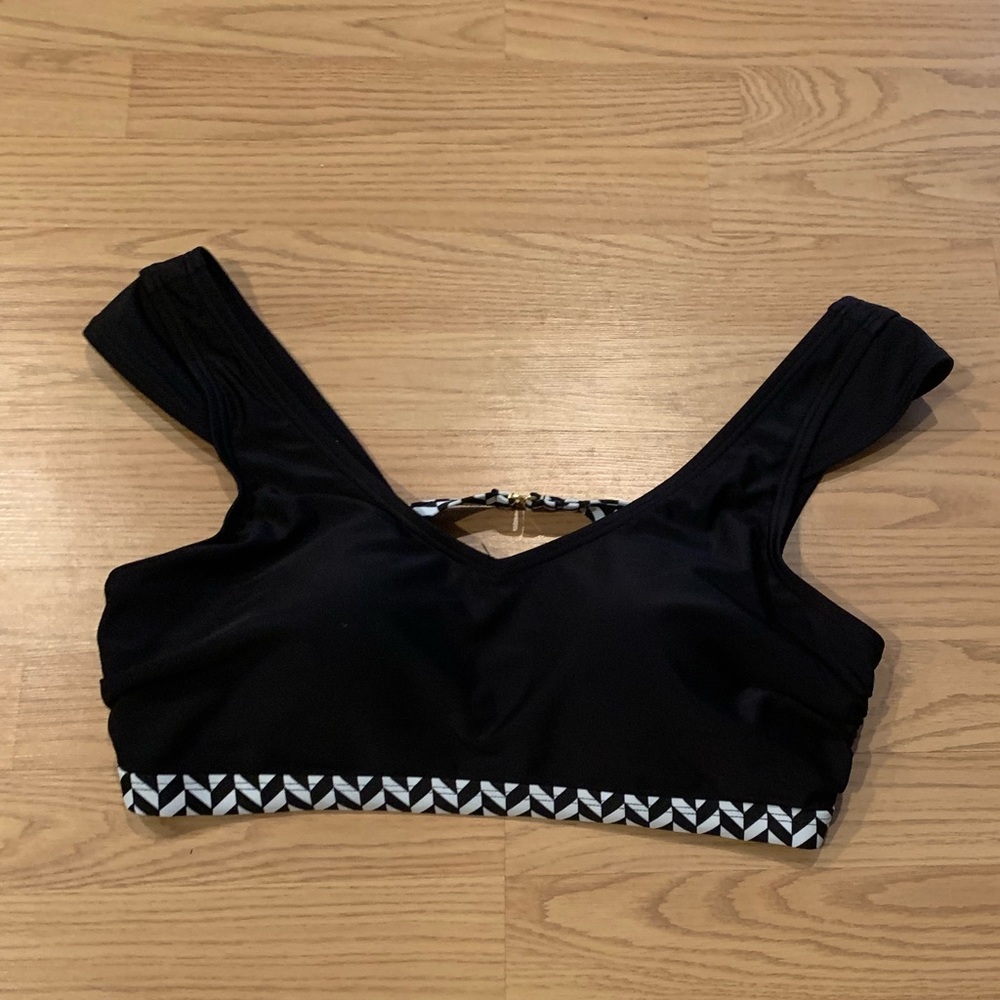 Like new cap sleeve bikini top